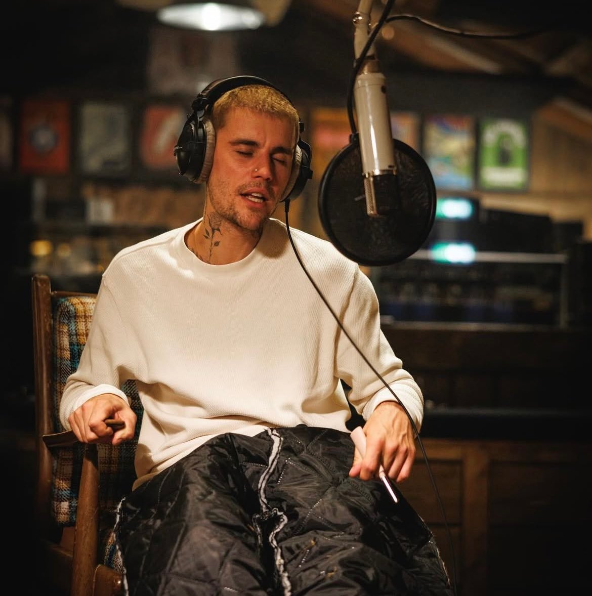 🆕比伯JustinBieber最新现身录音室，新音乐要来？​​​