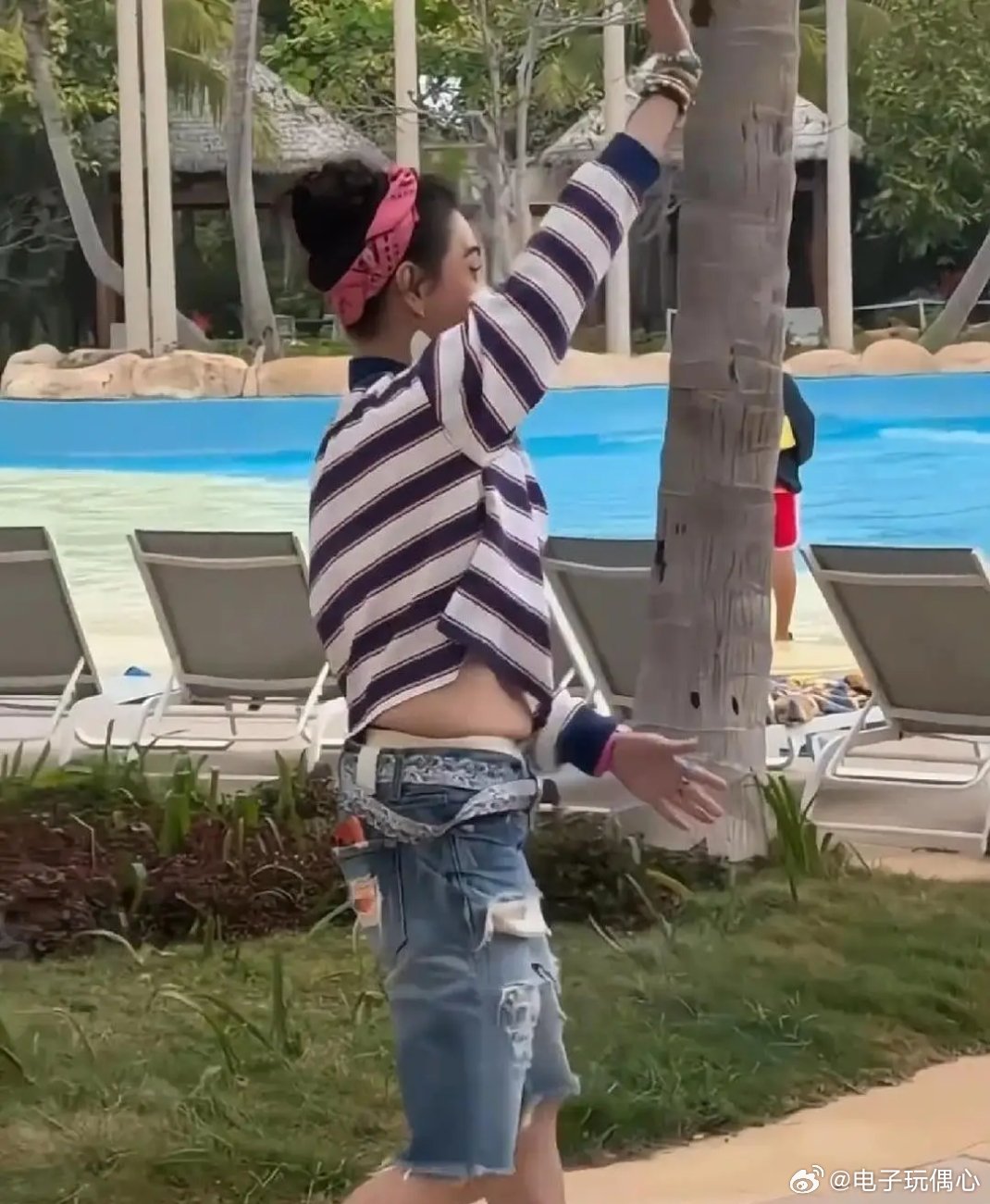 46岁了，张柏芝在三亚抬手那一瞬间，我直接看愣了