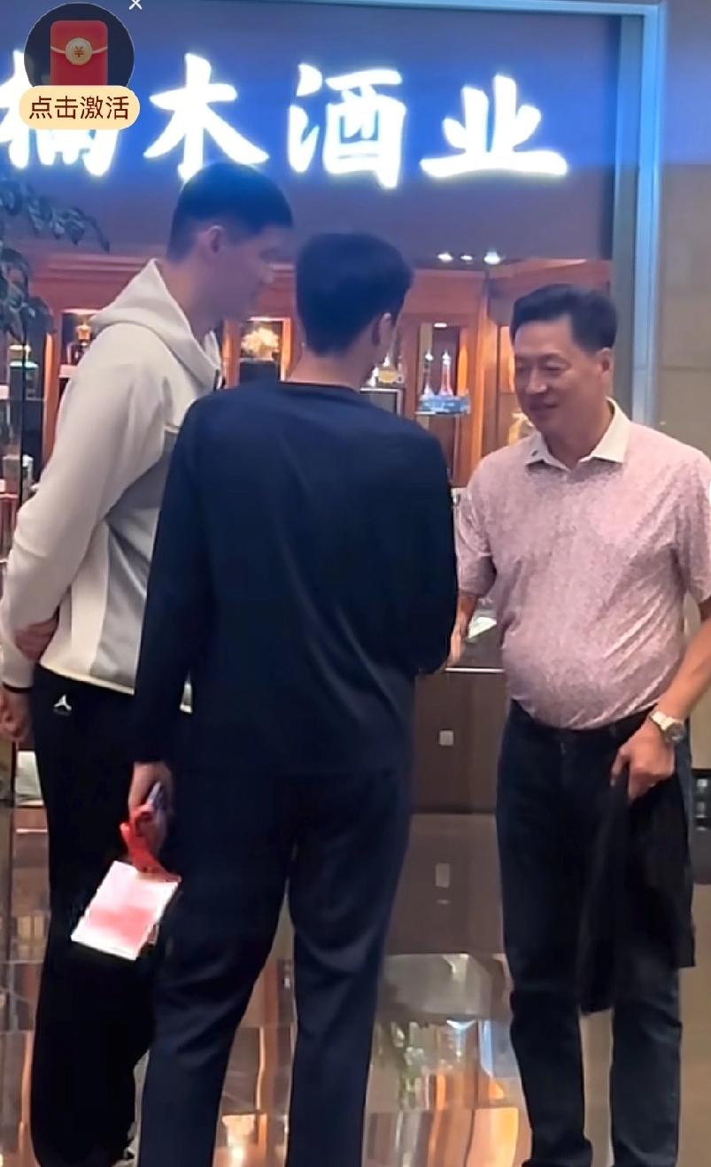 李春江在东莞和别人比徒弟，胡金秋和赵岩昊是徒弟，赵睿是徒弟的徒弟，身份格外被纠结