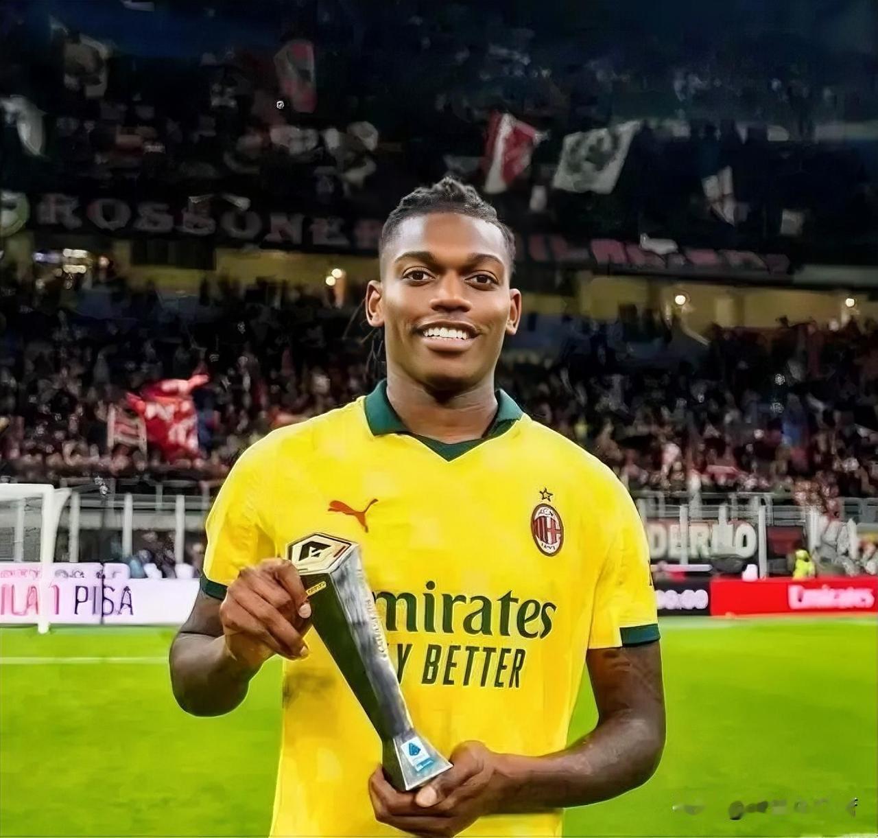 不幸中的万幸！莱奥排除肌肉拉伤可能性，今天早些时候莱奥接受了核磁共振检测，已经基