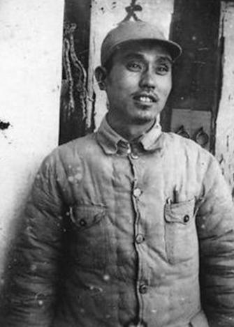 1947年,30岁的解放军师长周志坚,迎娶19岁的女护士,谁知新婚当夜,周志坚却