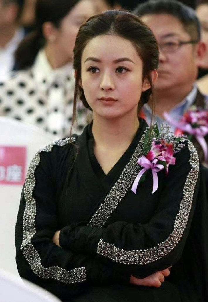 敢身穿戏服，就去领奖的女演员，除了赵丽颖，还有谁？