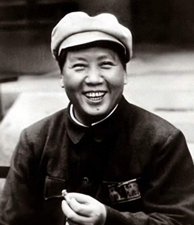 建国后他长期休养，1955年不好评级，毛主席、周恩来：副总理待遇“您看这位同