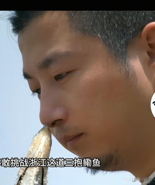 已经听闻西湖醋鱼遥遥领先，没想到还有三抱鳓鱼。西湖醋浇鱼葱油鳓鱼杭州醋溜鱼