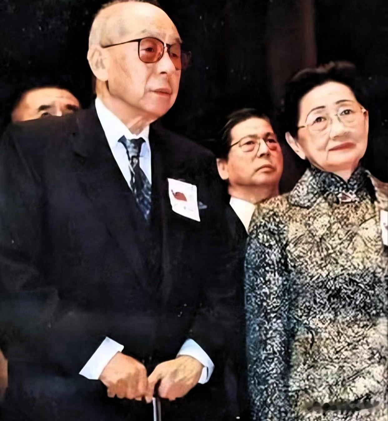 2000年6月22日上午11点，檀香山史特劳比医院监护仪发出悠长的提示音，88岁