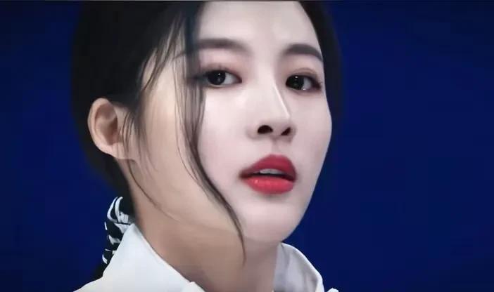 看我国的这个运动员多么漂亮知道她是谁吗真是肤白貌美大长腿唇红齿白美貌如