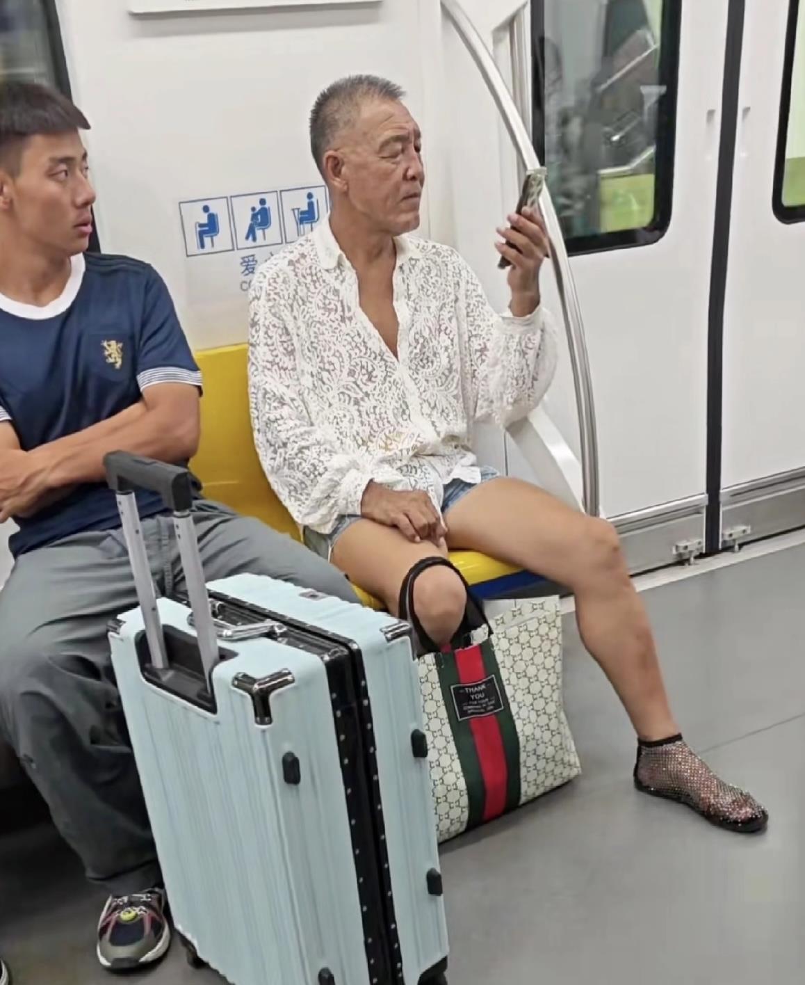 谁说老年人不能时髦了？你大爷终究还是你大爷，大爷实在太时髦了
