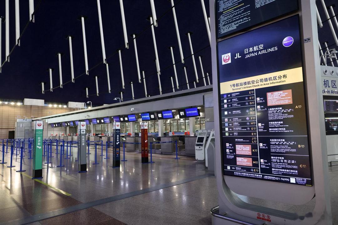 在浦东机场发呆中…​​​