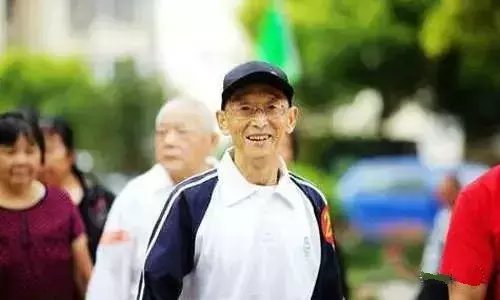 1420名百岁寿星大调查! 只有一个共性, 不是饮食, 不是运动, 而是…
