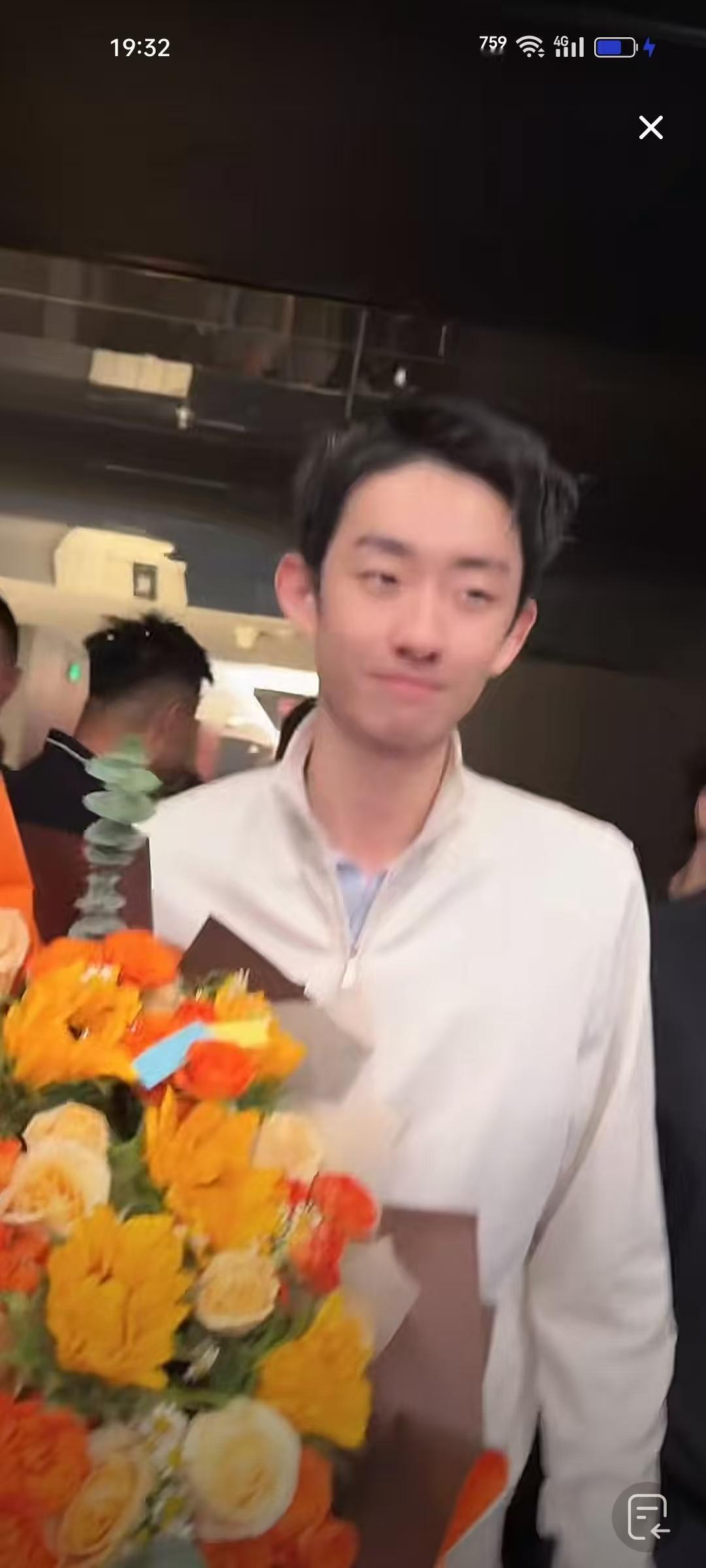 球房爆了，吴宜泽衣锦还乡，现身西安。连bbc的记者也过来了，还有小吴的红颜知