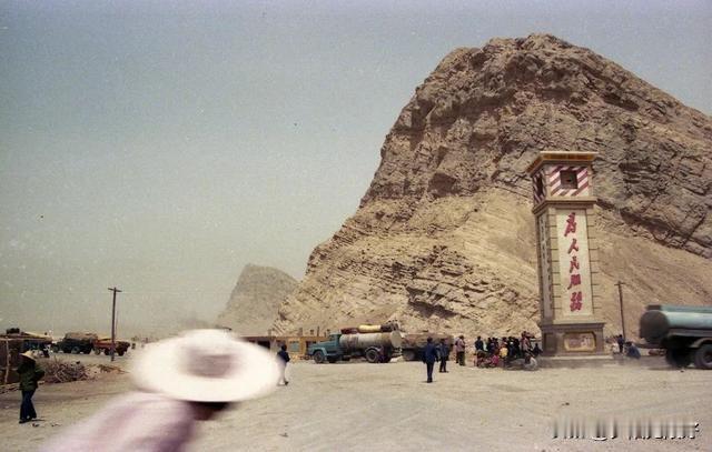 1949年王震十万大军入疆，零下三十度极寒中无煤可烧，他从监狱请出“特务”王恒升