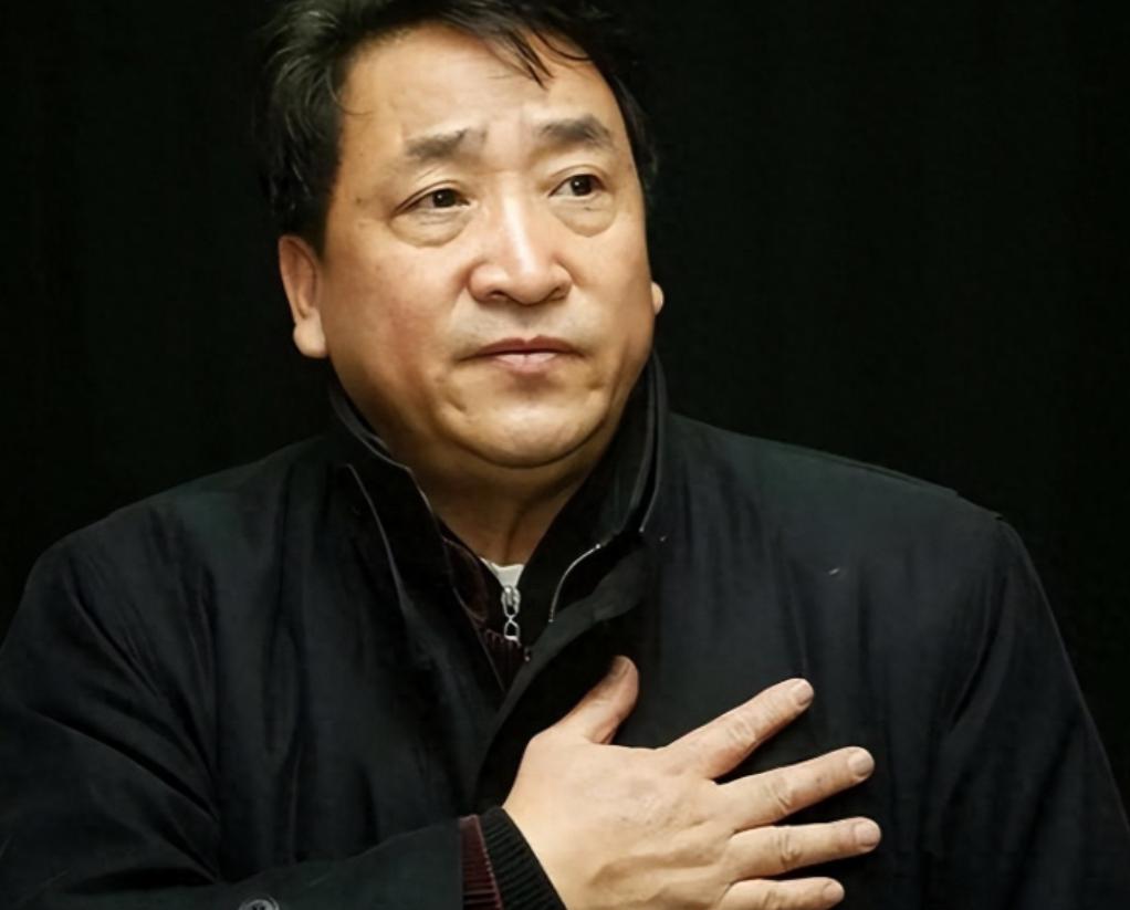风光半生的大笑星姜昆和妻子恩爱走过四十八载却依然难逃残酷现实，如今七十五岁高龄的