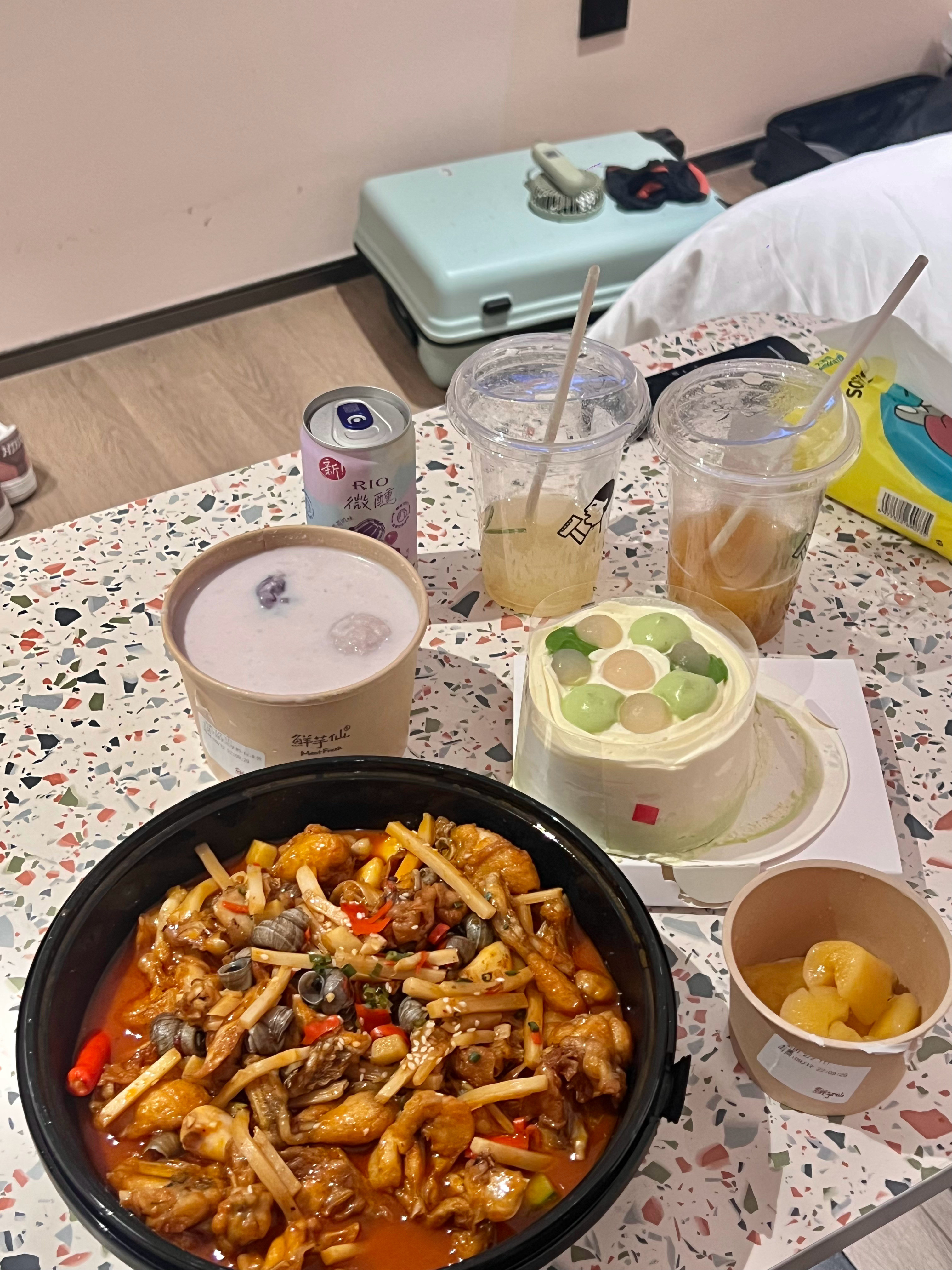这个宵夜是否太丰盛！​​​
