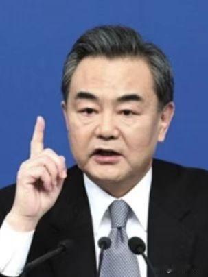 中国外长点名日本，现场爆发热烈掌声，中美俄形成共识，高市自食其果。14日，咱