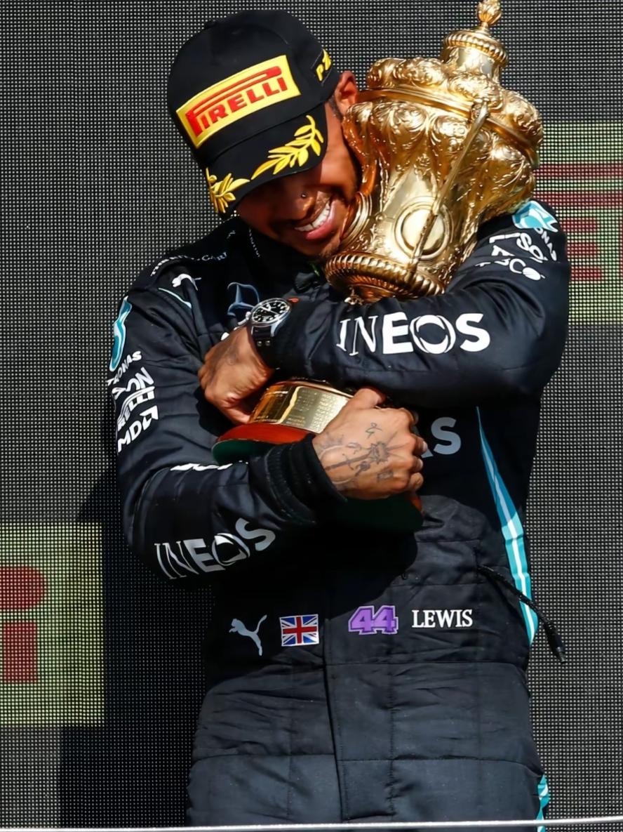 汉密尔顿，英国F1七冠王。2013年加入梅奔，11年里拿了6个总冠军，成了车队绝