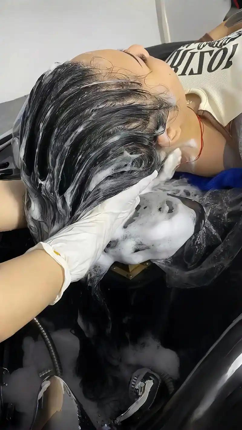 每天洗头，头发会越洗越油、越洗越秃？每天洗头，头发会越洗越油、越洗越秃？其实这