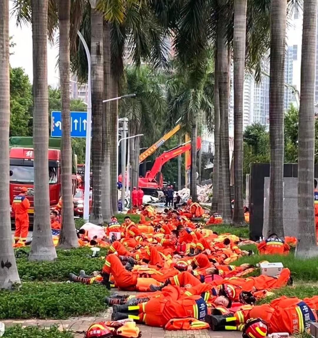 南宁挺住呀，南宁真是太难了，由于受到越南洪水的影响，昨晚南宁市中心江边道路