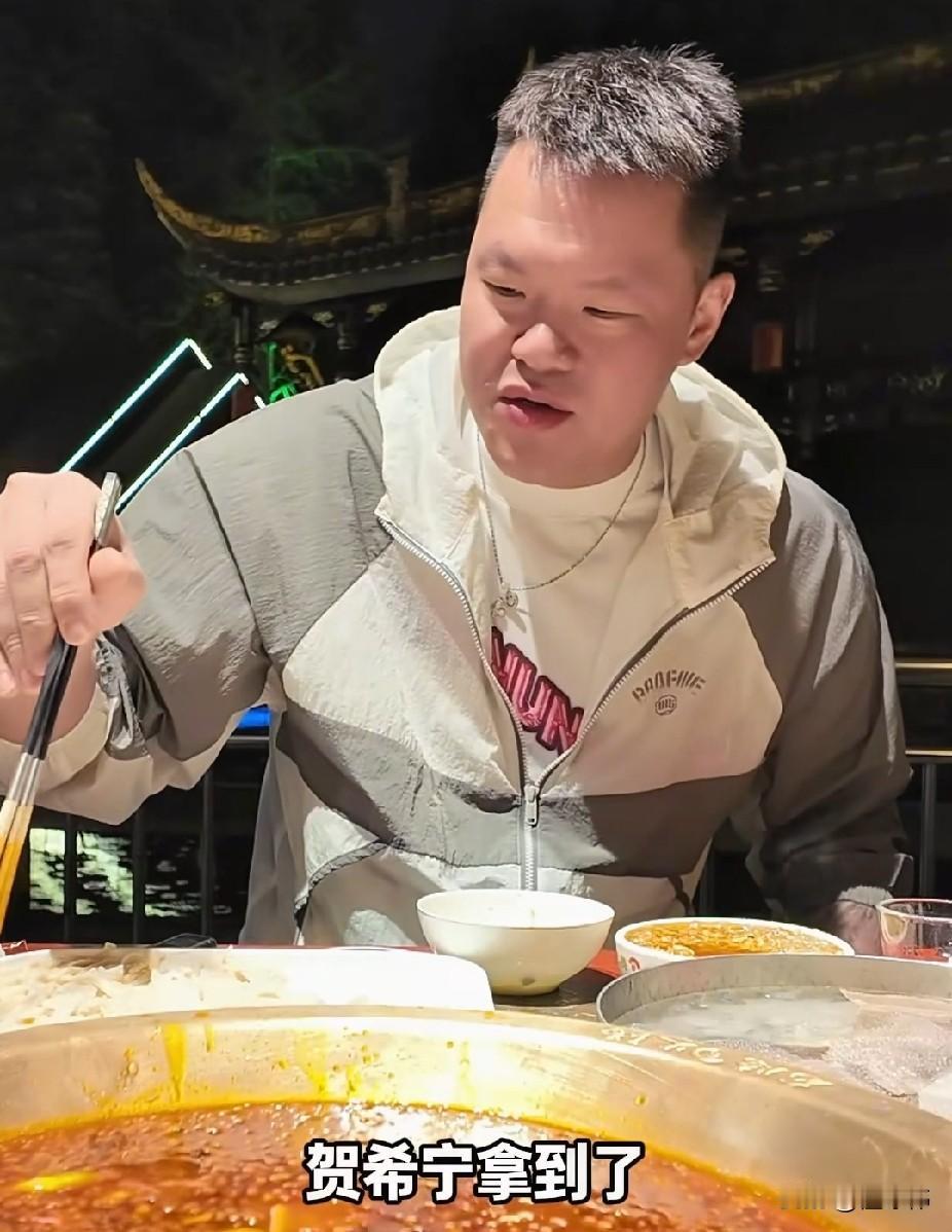 贺希宁加油！朱芳雨谈贺希宁：“贺希宁拿到了本赛季常规赛的MVP。”“其实
