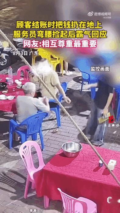 换你你忍吗？网传视频显示，8月3号晚上，广东云浮一个大排档。几个男的喝酒吃菜