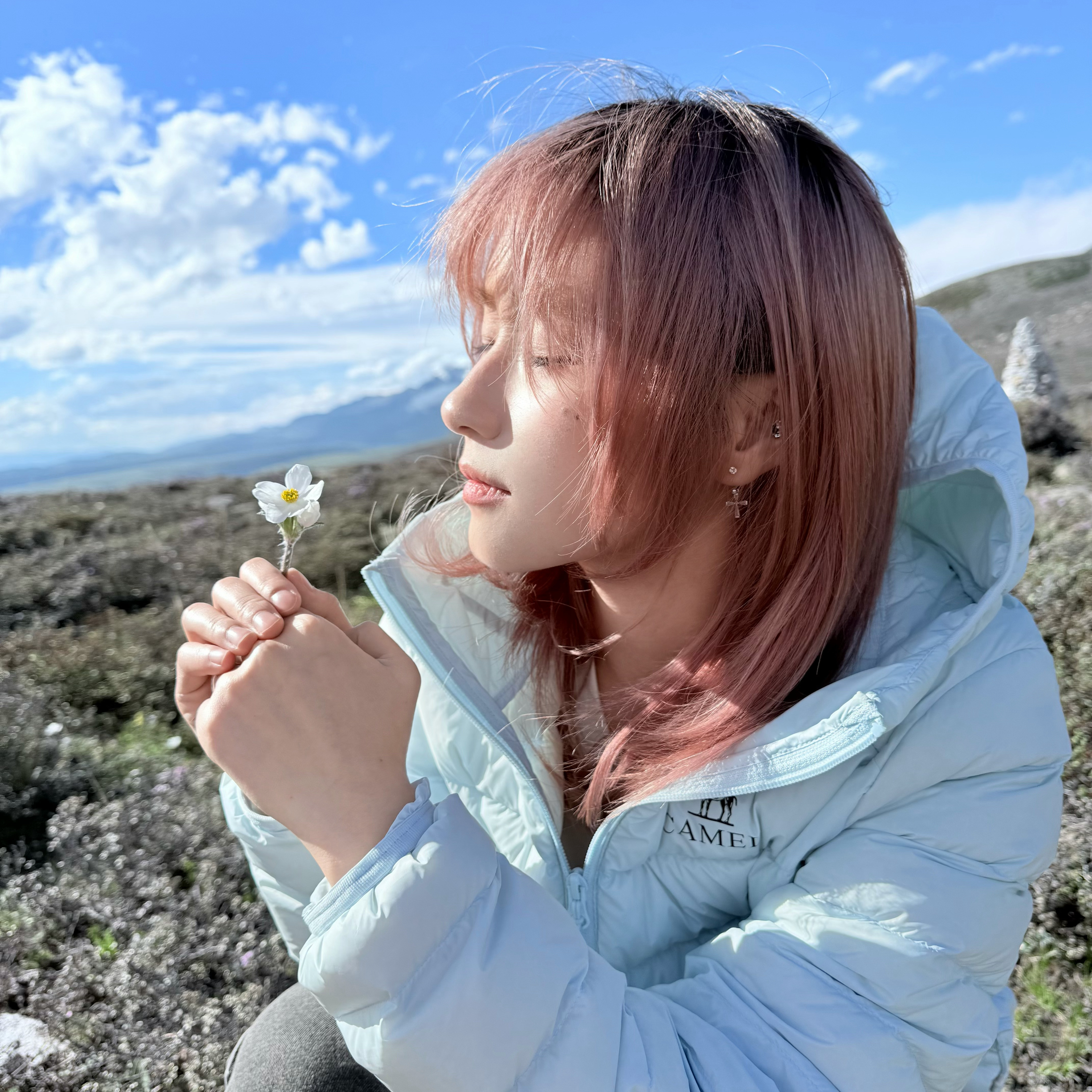 蓝蓝的天空蓝蓝的我！后面附赠了超级美丽的风景照但我感觉手机拍出来没有肉眼的震撼