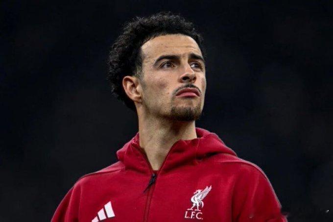 罗马诺透露关于柯蒂斯·琼斯的新合同，目前尚未达成协议。球员、他的团队与利物浦之间