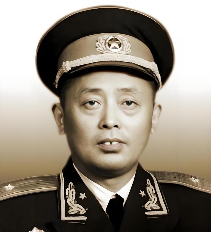1949年，二野大军途经麻城，盲人老太拦路哭寻儿子，陈赓听完名字大笑："那小子现