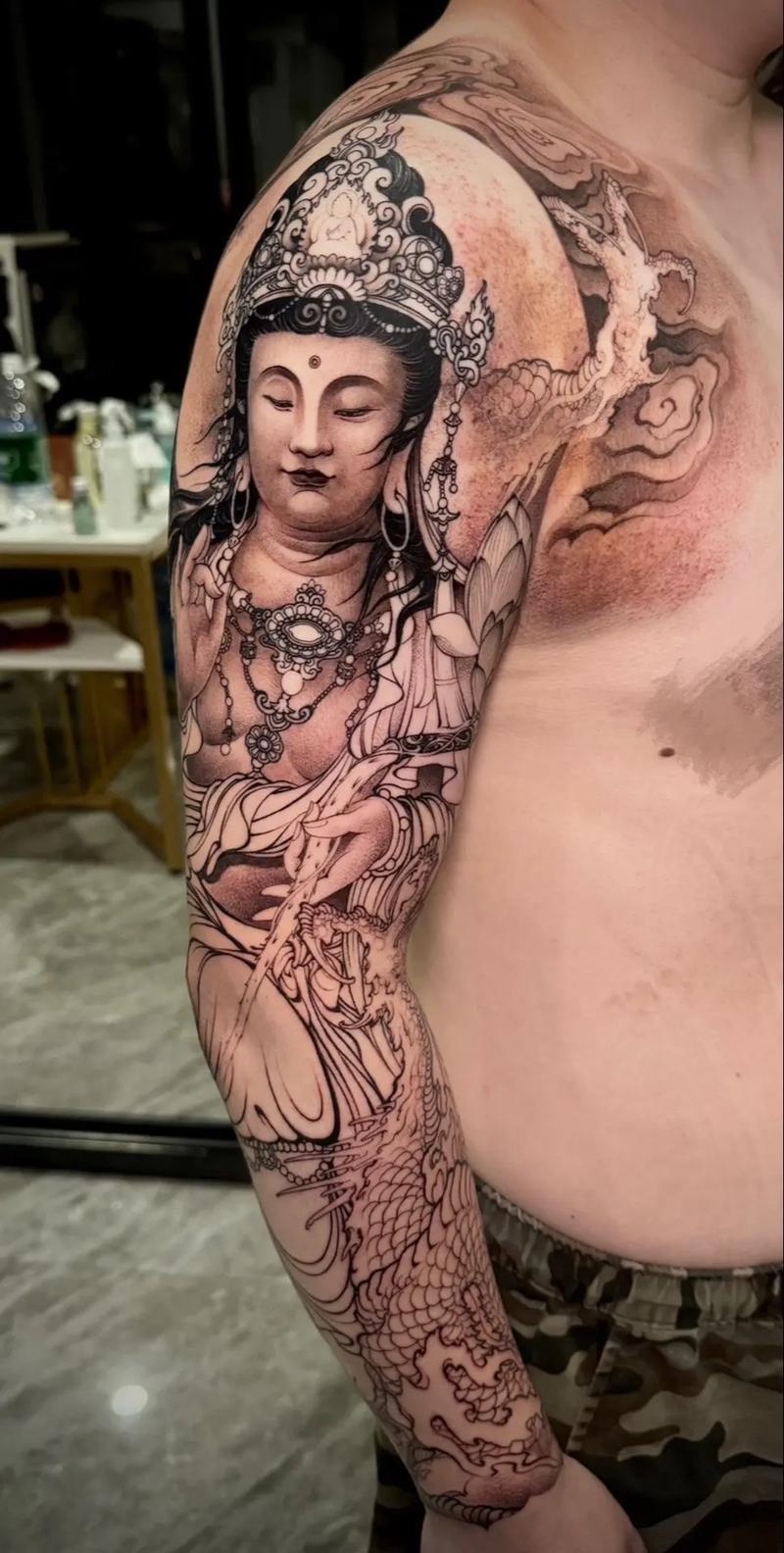 说个纹身师绝不会主动告诉你的真相：纹身能保持几十年不消失，靠的是你的免疫细胞死了