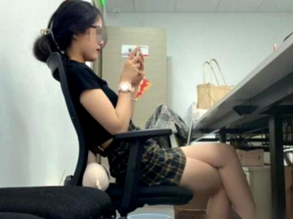 月薪一万五，入职不到一年，结婚、怀孕、先兆流产“全垒打”。公司反手一个停薪断保