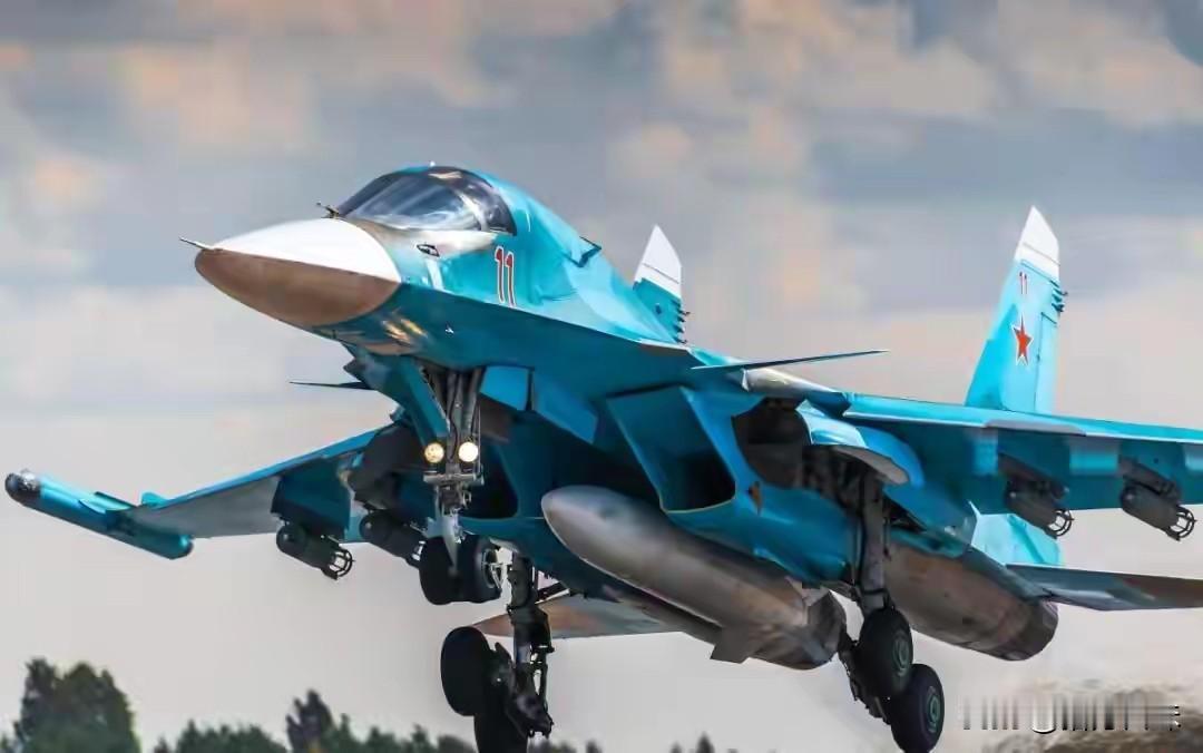 苏-34本应是一款优秀的战斗轰炸机，它应该像二战时的斯图卡俯冲轰炸机一样，随时为