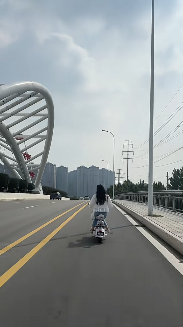 你们骑电车，都是啥造型来