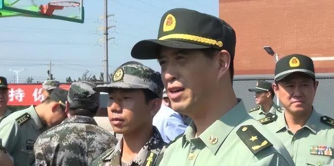 部队政委和党委书记，有什么不同？政委是政治委员的简称，也是本单位的政治首长，