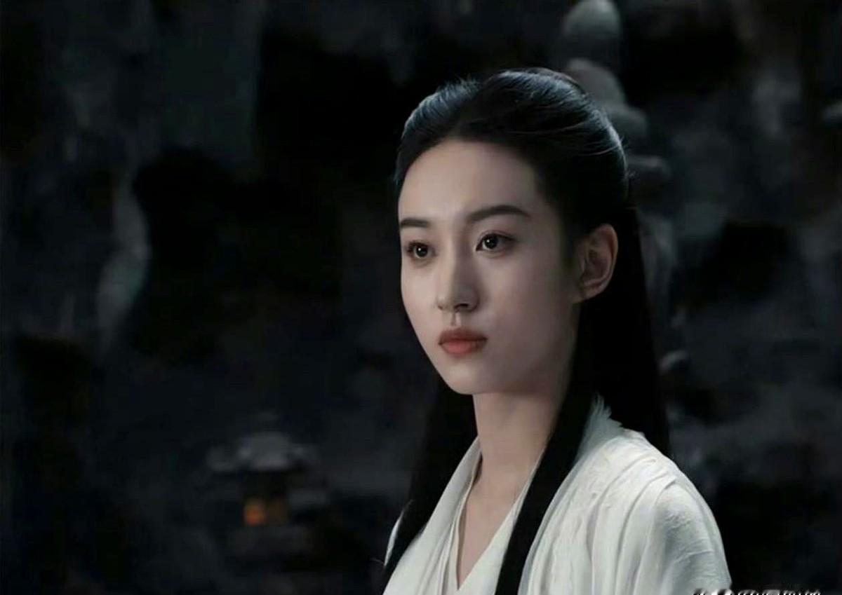 把自己跟张子枫文淇放一起，她凭啥？恋综里的王梓莼，一句话就把自己送上了风口浪