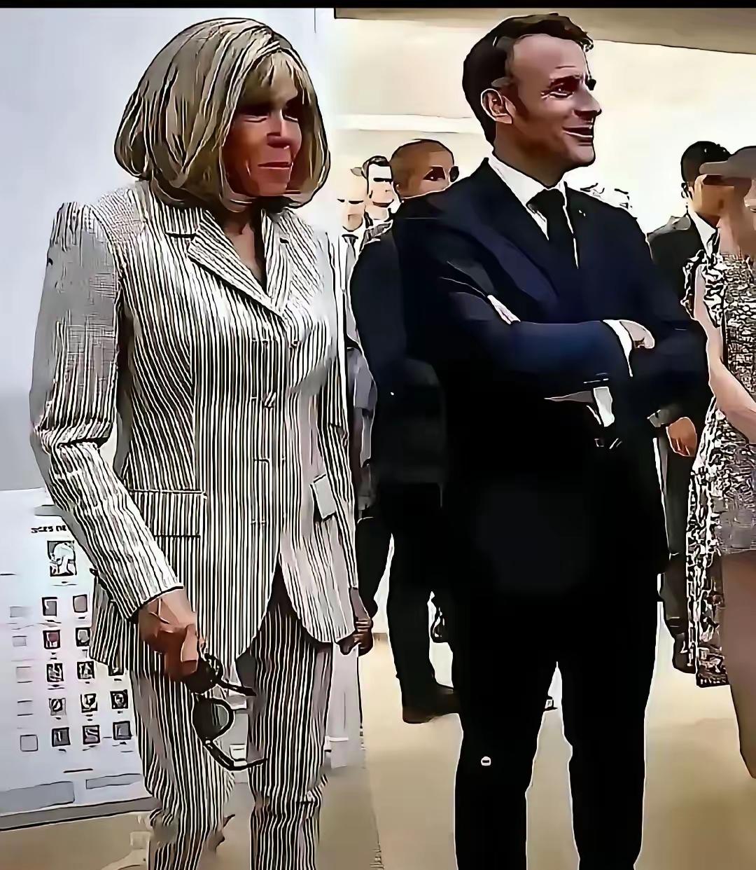 法国媒体的那些摄影记者真是一言难尽。原本以为他们只是拍我们的时候带“滤镜”，刻意