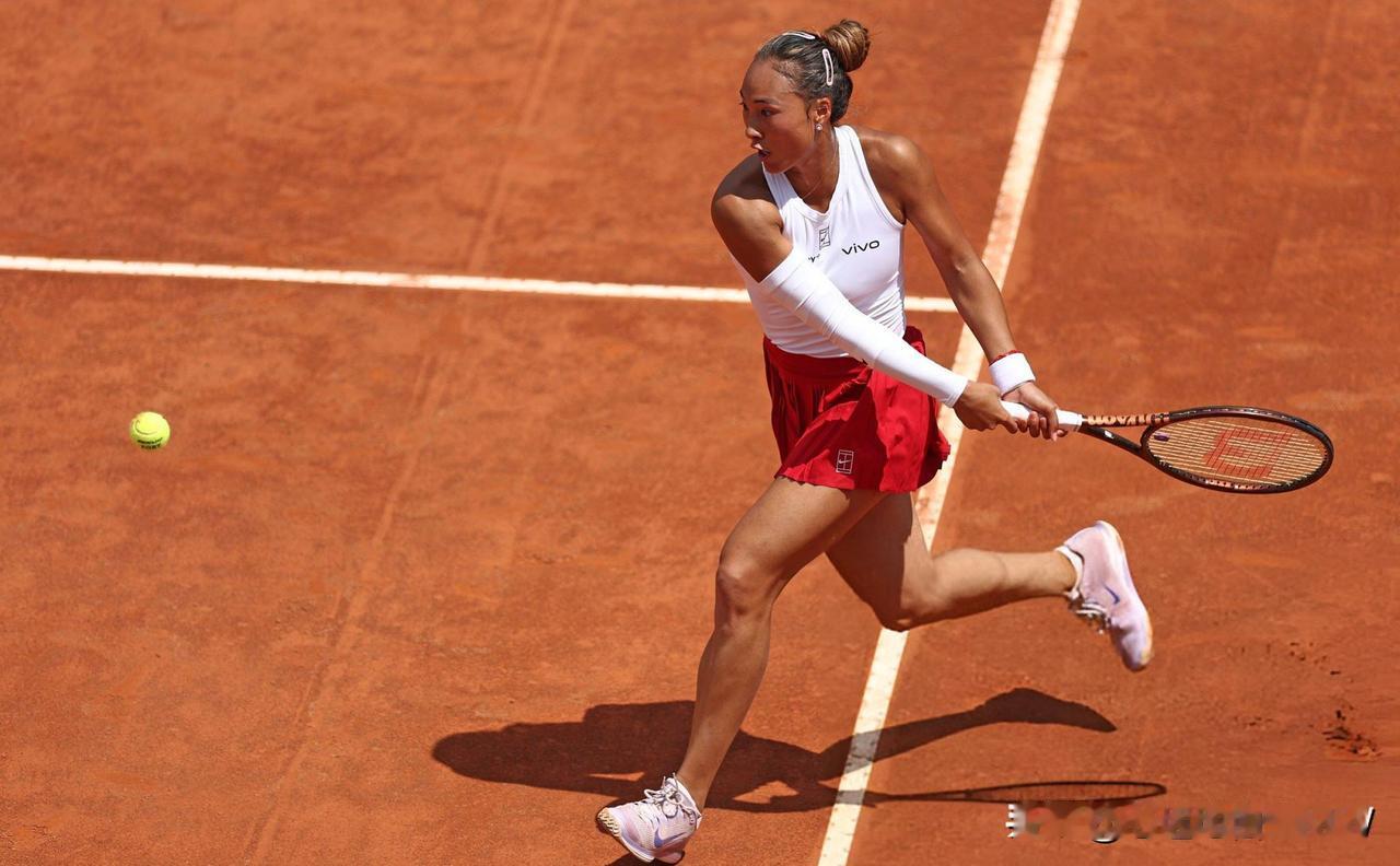 郑钦文晋级罗马站8强，保分成功2025WTA1000罗马站第四轮，中国🇨?