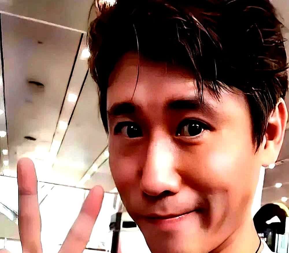 李乃文能有今天最应该感谢的人不是张艺谋，也不是孟京辉，更不是辛柏