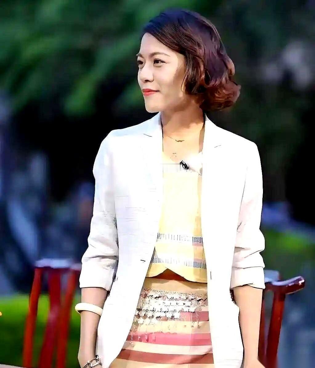 不知道从什么时候开始，好像都在歌颂母爱。我今天就想聊聊那个，被我们忽略了太久的