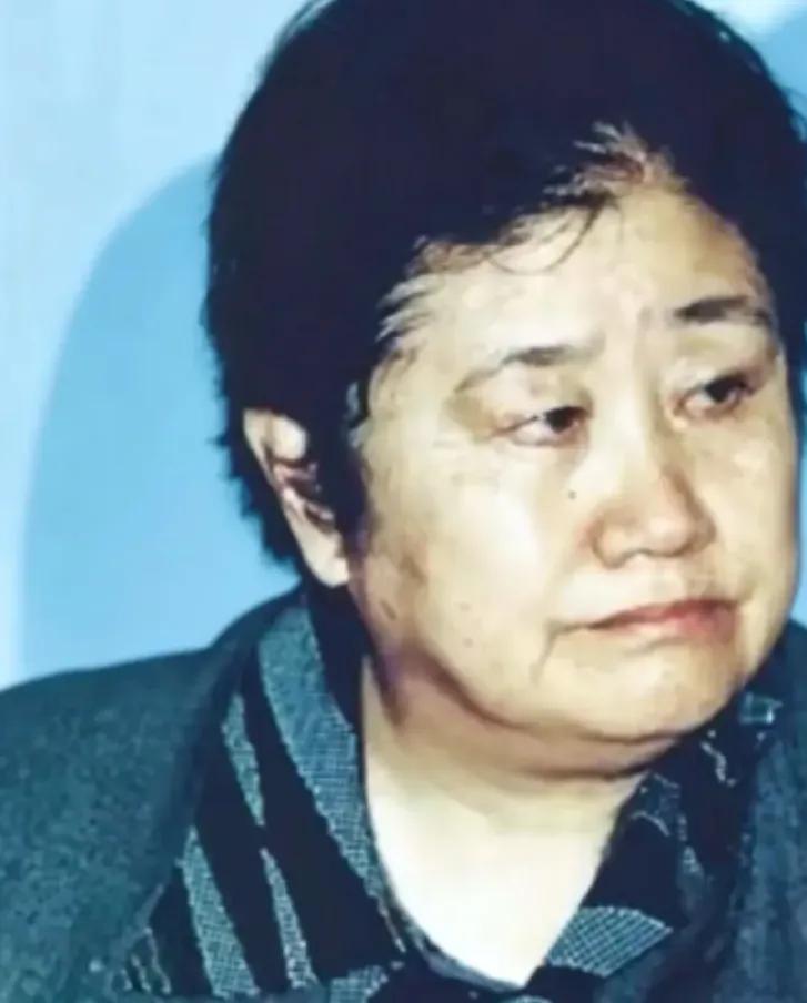 中央纪委原副书记刘丽英，外号“铁娘子”，民间叫她当代“女包公”，办案不看职位高低