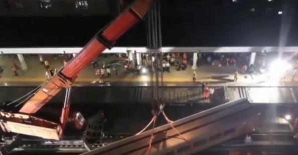 昆明铁路碰撞事故：11条生命背后的三大待解之谜凌晨的昆明洛羊镇火车站，一声碰