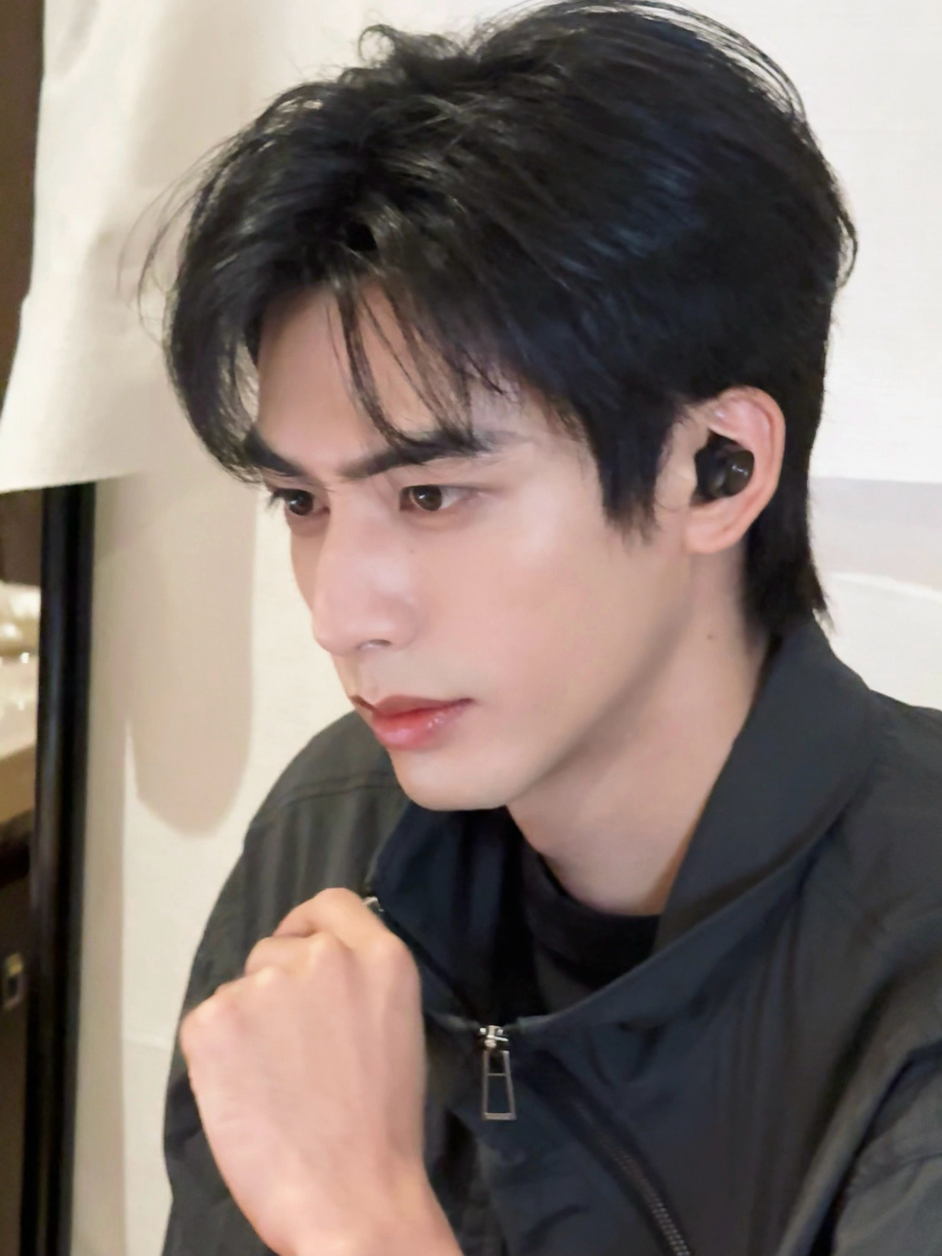 宋威龙陪你「异」起看的小瞬间👀今天和异哥再次回到藤城。宋威龙野狗骨头宋威龙陈