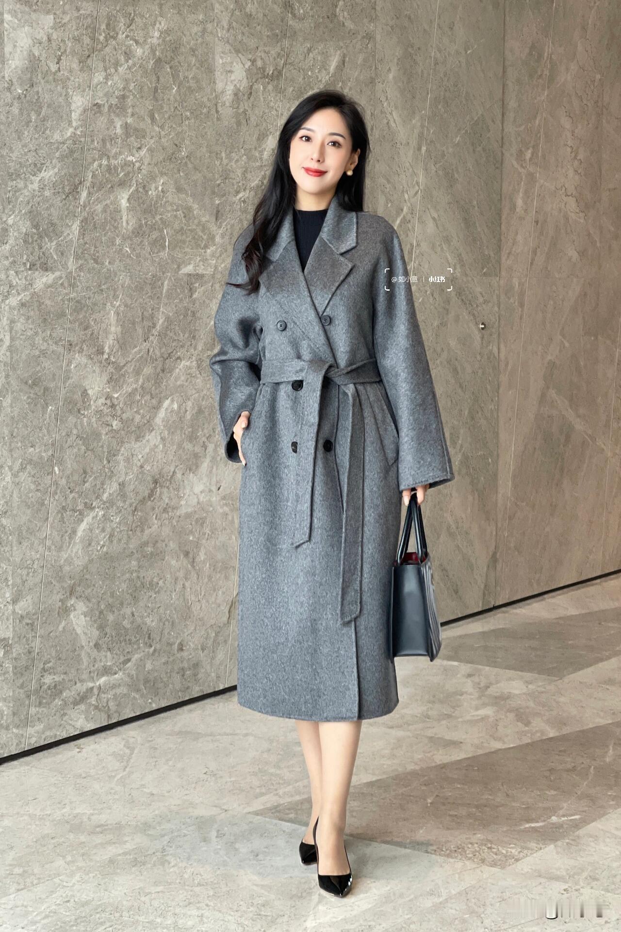 穿灰色大衣，做气质女人秋冬是我很爱的季节我身高173，穿大衣就很显气质啦简