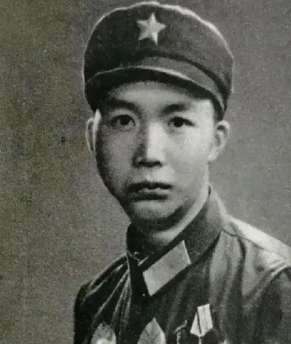 1979年，士兵高华忠接到死命令：掩护全营撤退。战斗结束，任务完成，营部点名，他