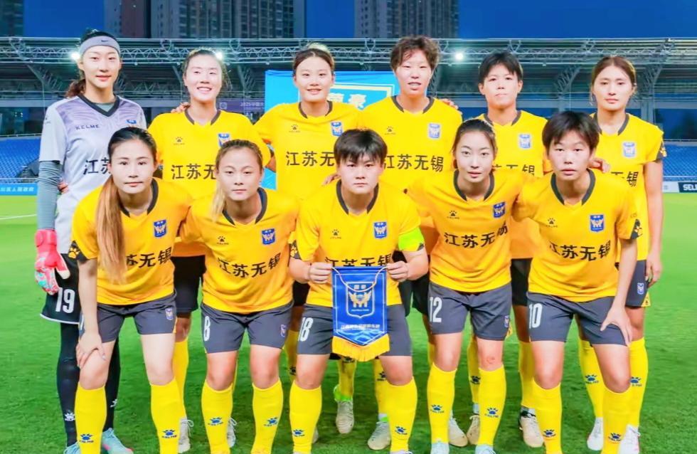 山东女足持续发力，刚刚4∶1大胜永川女足后，成功跻身争冠行列，今年女超冠军争夺精