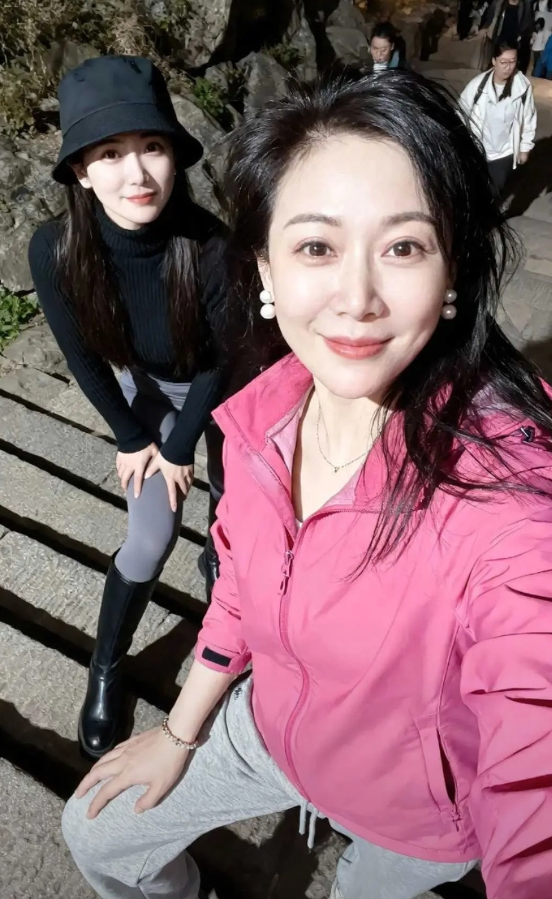 妈妈和女儿，你更喜欢哪一位