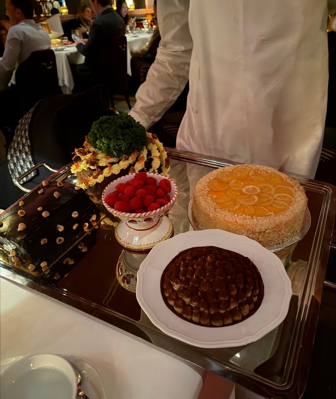 王诗龄今天更新，晒出在英国过年的照片。