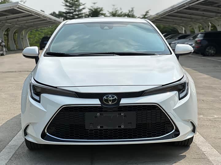 10万预算第一台车：新秦PLUS还是二手雷凌？10万预算年轻人第一台车，评论区天天为“新电还是旧油”