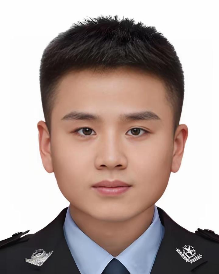 姜铭，1997年10月出生，男，汉族，生前系黑龙江省齐齐哈尔市公安局龙江县公安局
