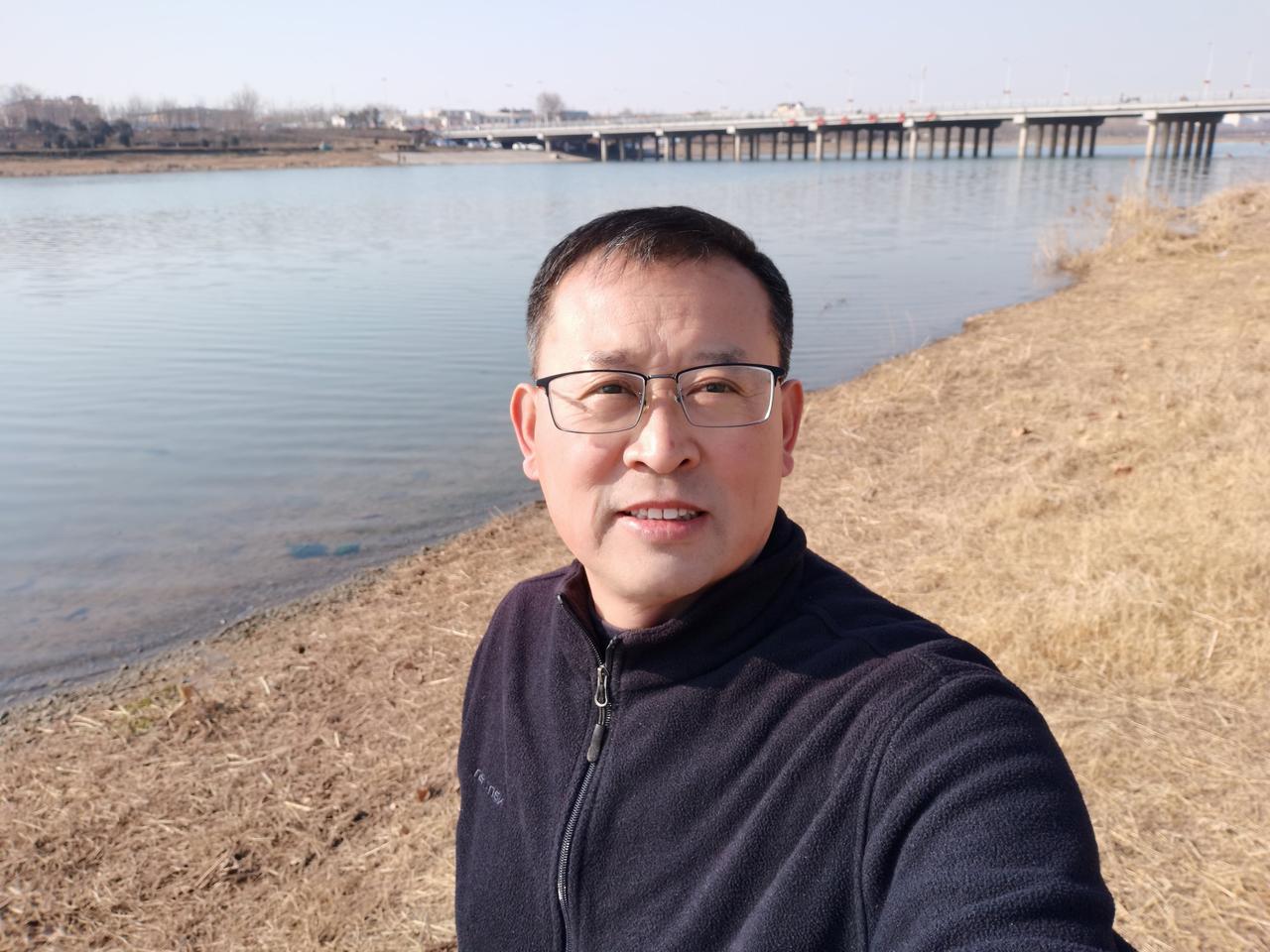 戒烟是否轻松，主要由两点来决定要说戒烟轻松与否，要看两个方面：一是烟瘾