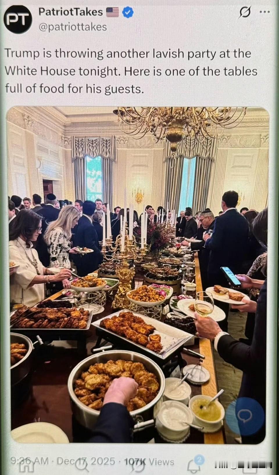 特朗普今晚在白宫举办另一场奢华派对。这是其中一桌为他的客人准备的食物。​