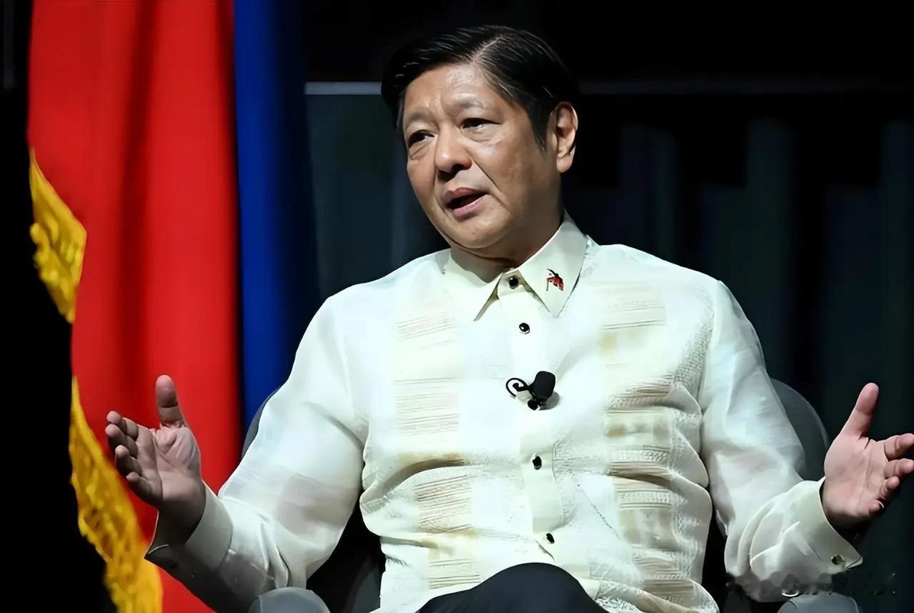 离谱反差！半数菲民众不满马科斯，被弹劾的副总统反倒人气高涨。谁都没想到菲律宾现在