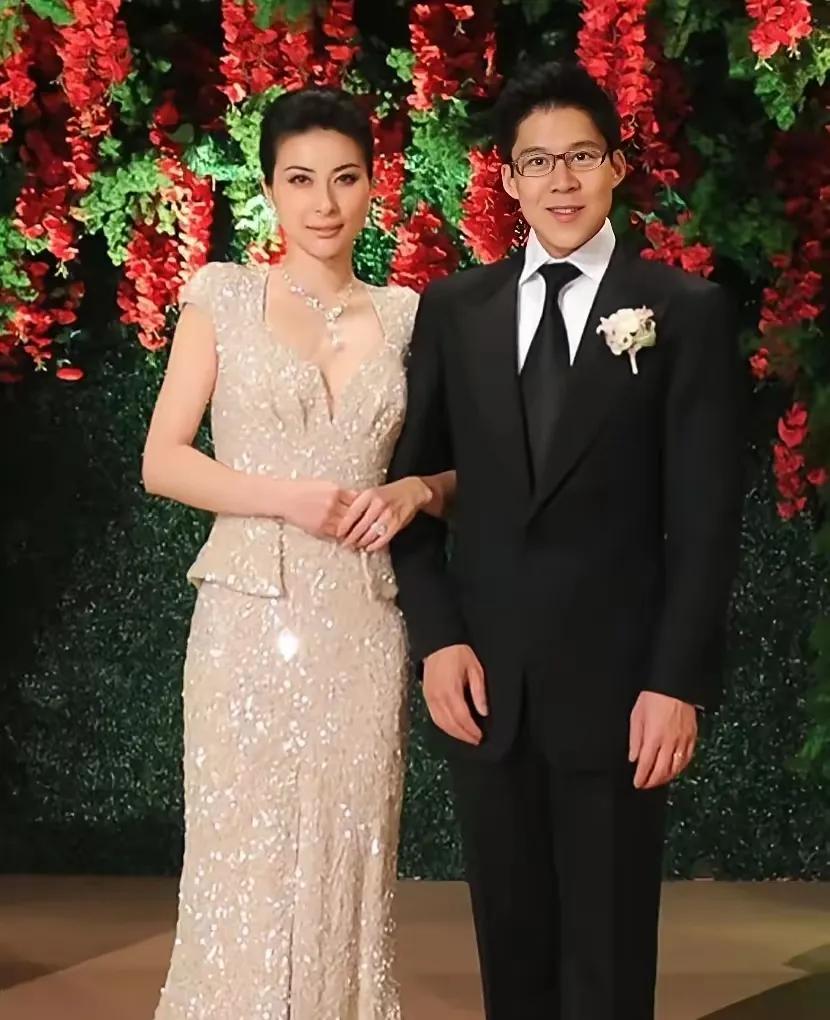不得不佩服！郭晶晶这眼光，真的嫁对了人、选对了家！香港大火牵动人心，霍启刚